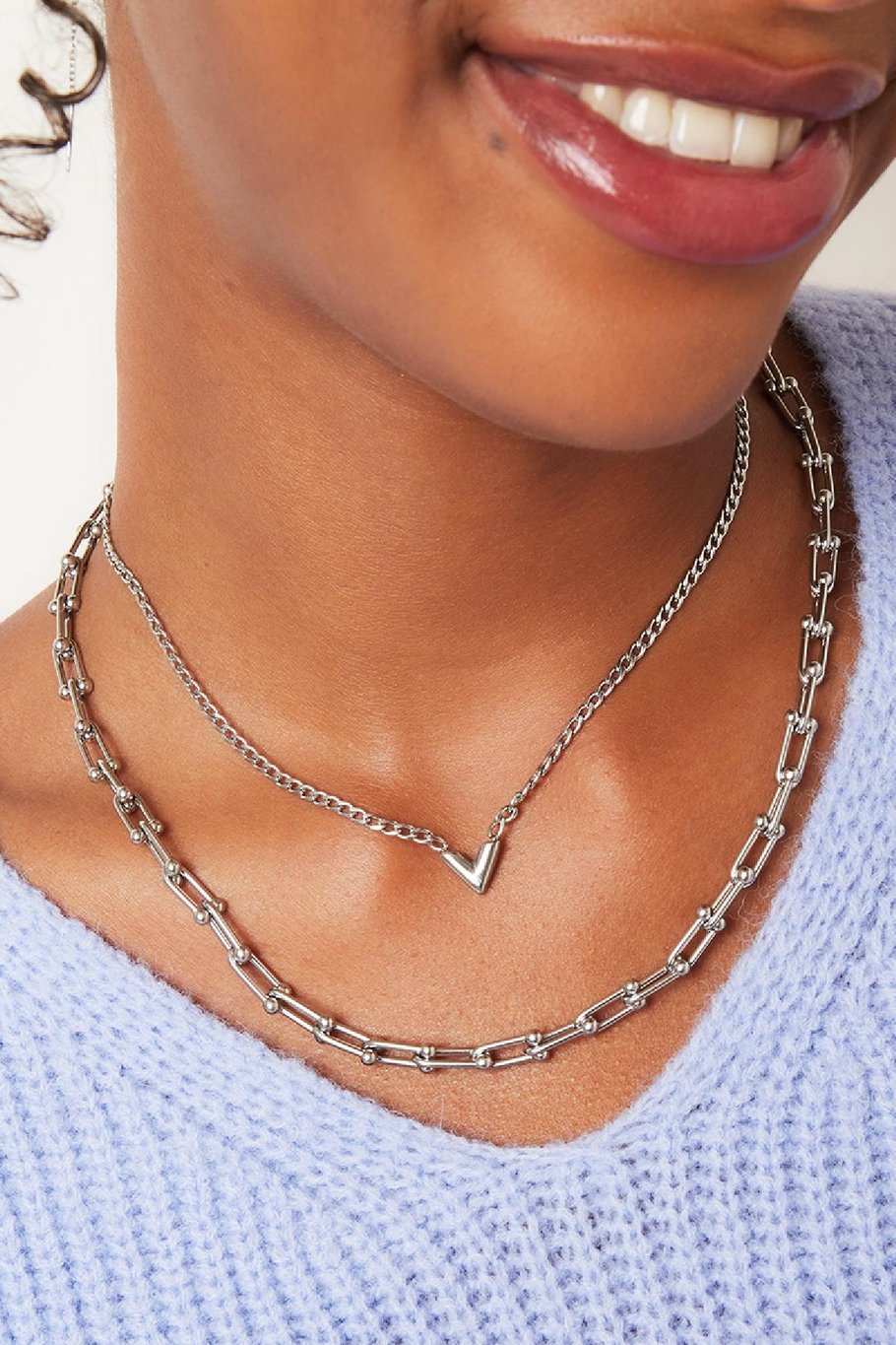 Edelstalen Ketting Letter V Goud kleur Stainless Steel Afbeelding2